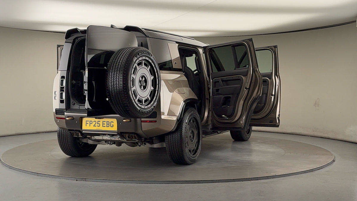 More views of Land Rover Defender 110