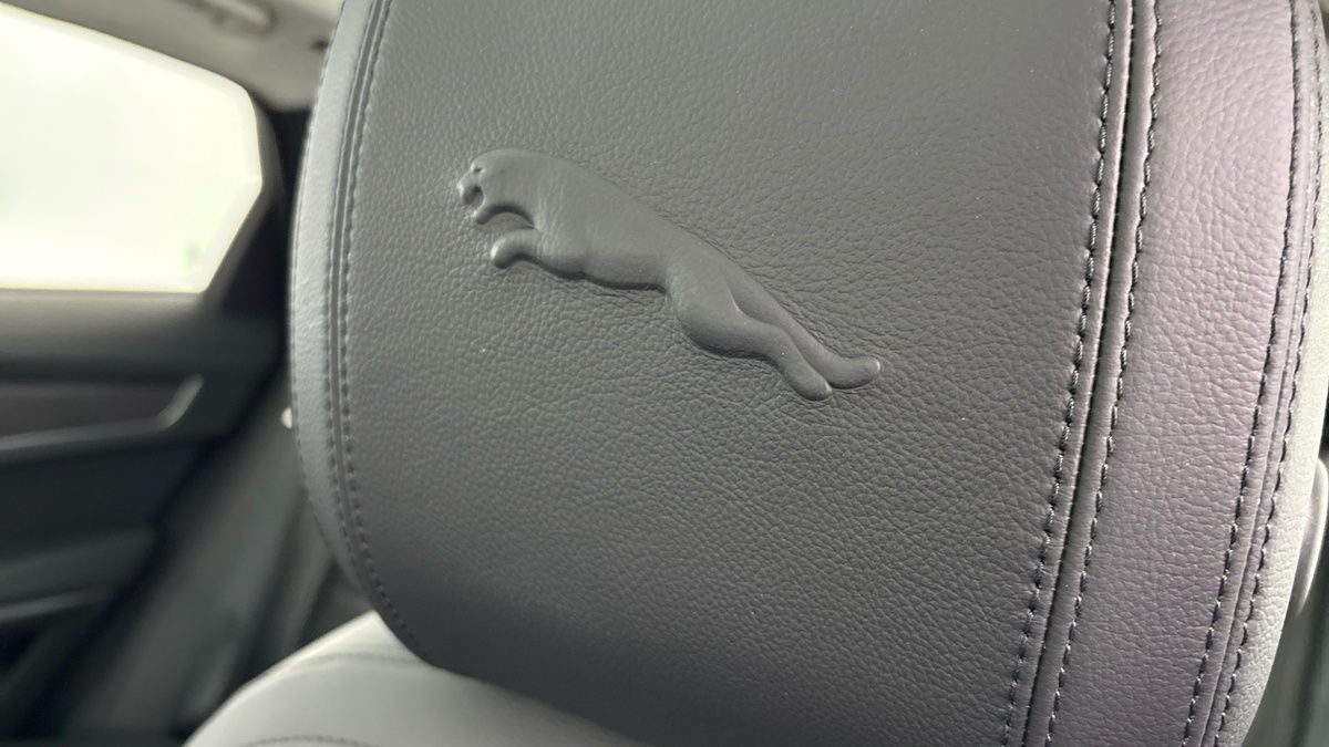 Jaguar F-PACE Image 26