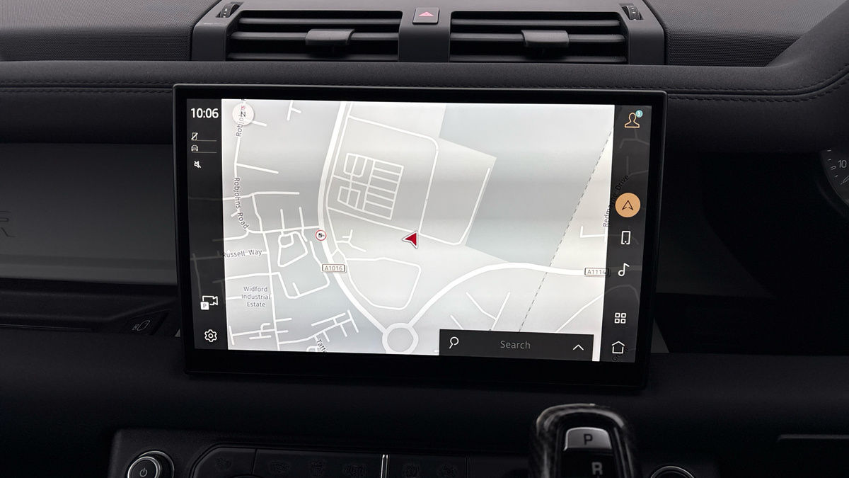 Land Rover Defender 110 Image 17