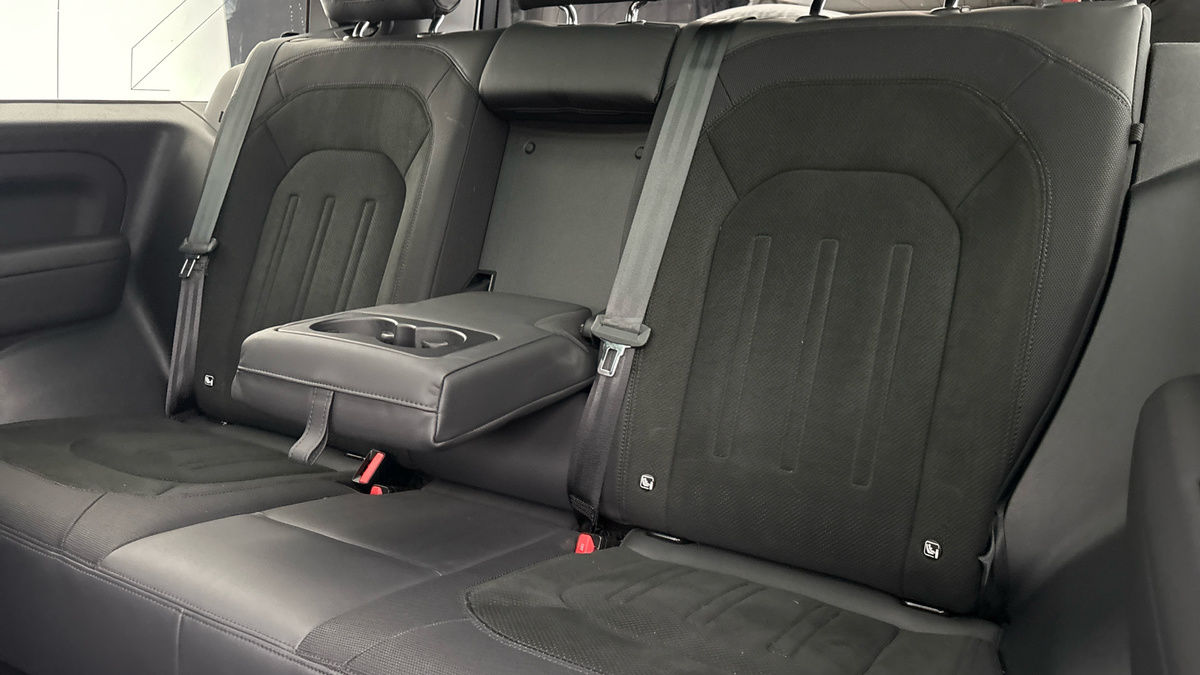 Land Rover Defender 90 Image 9