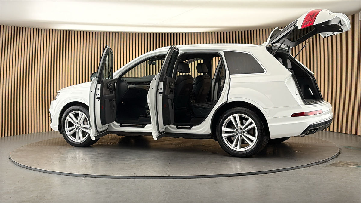 More views of Audi Q7