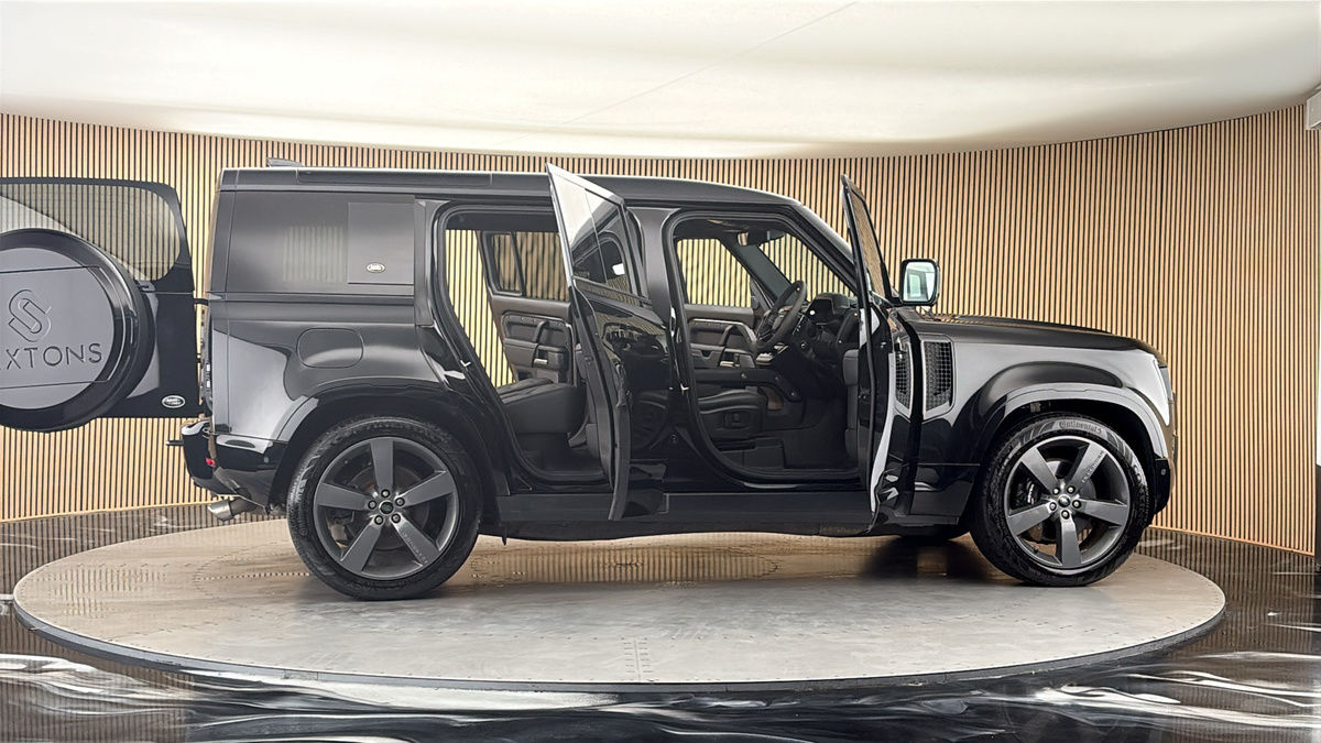 More views of Land Rover Defender 110