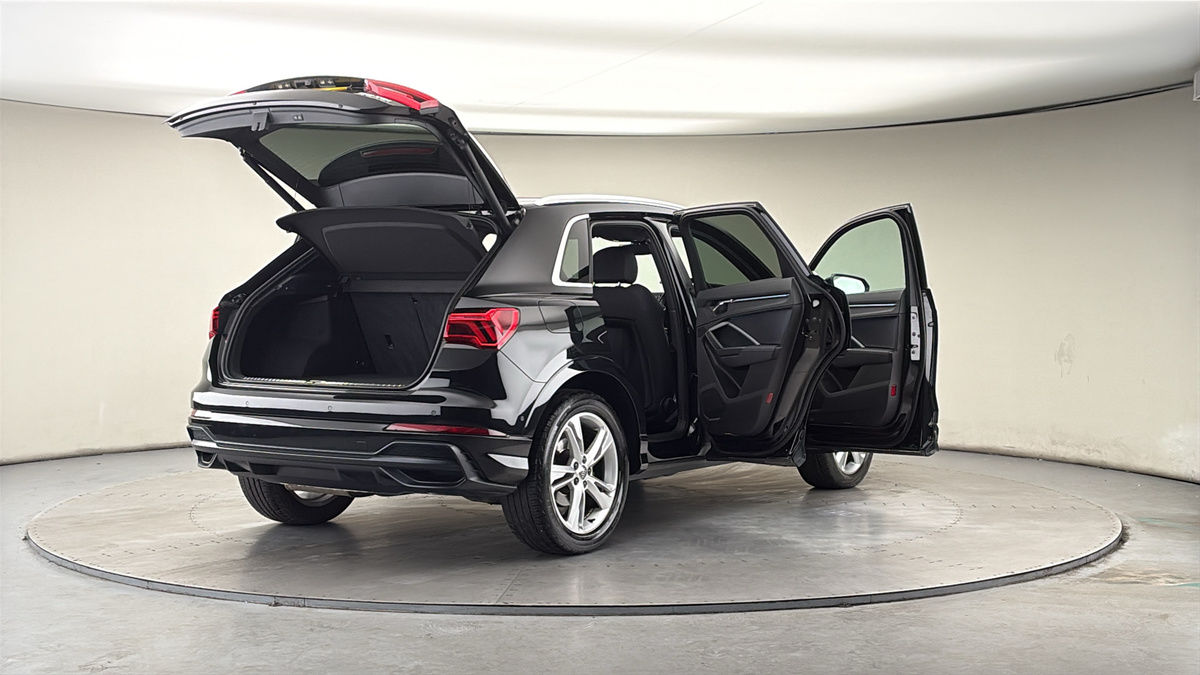 More views of Audi Q3