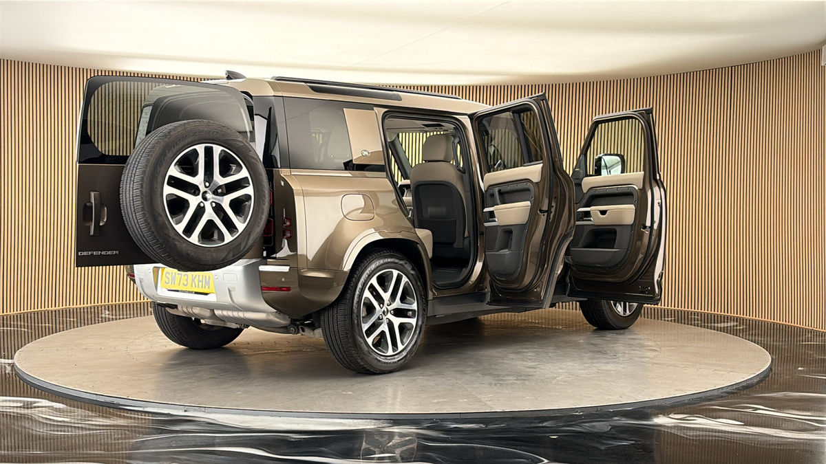 More views of Land Rover Defender 110