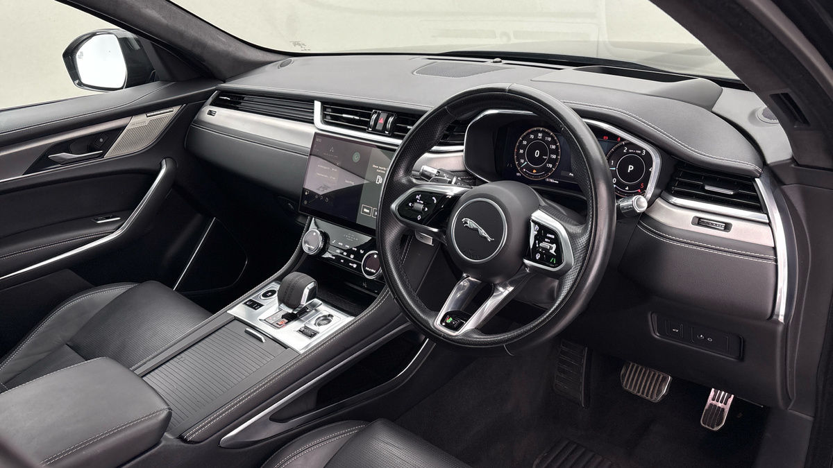 Jaguar F-PACE Image 5