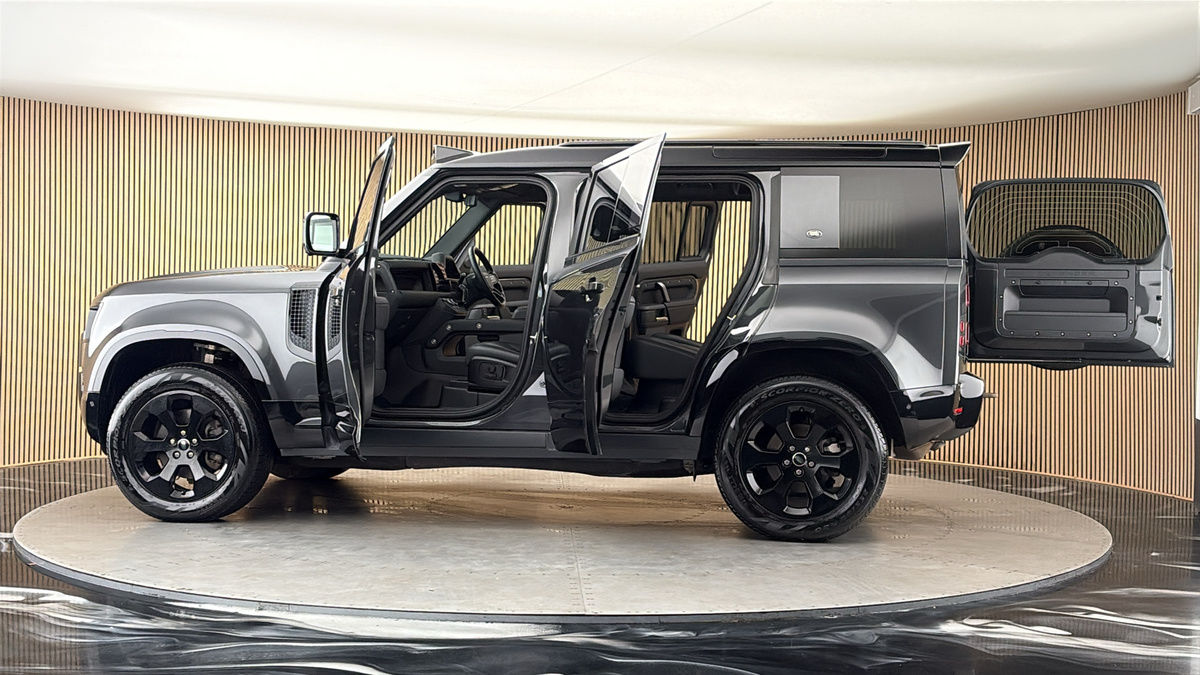More views of Land Rover Defender 110