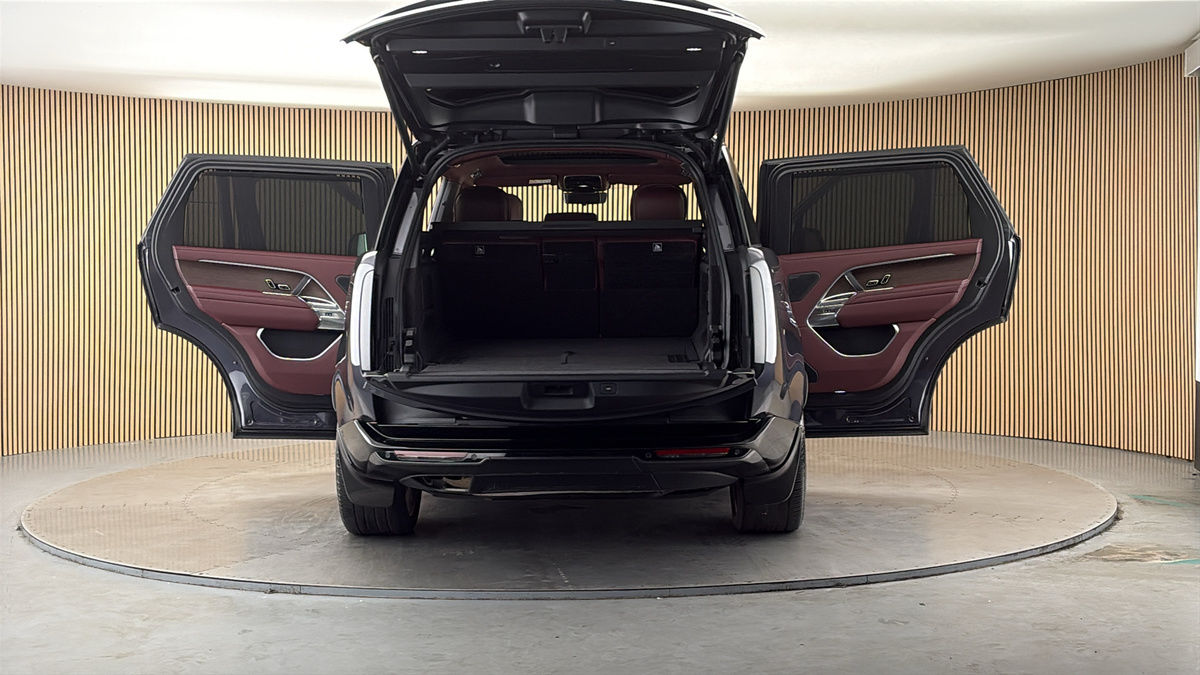 More views of Land Rover Range Rover