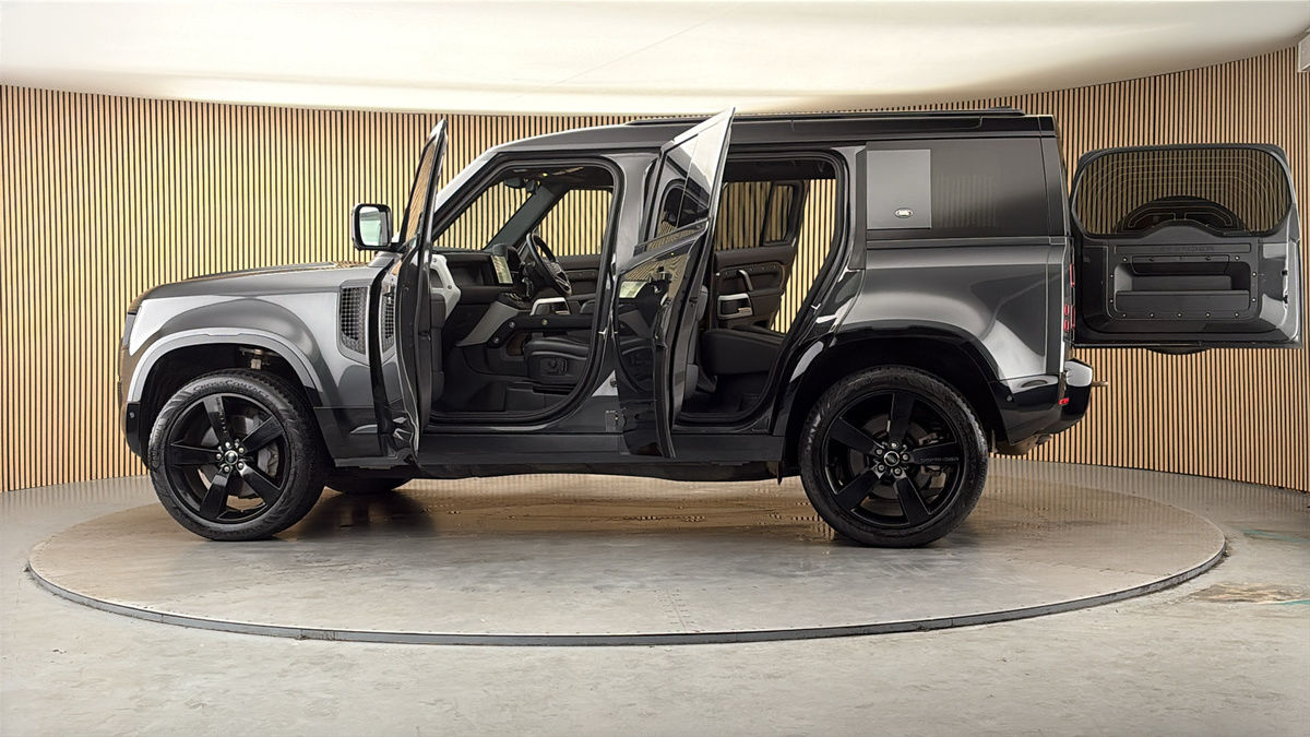 More views of Land Rover Defender 110