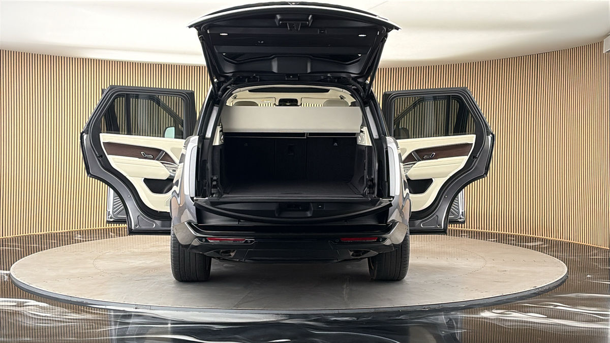 More views of Land Rover Range Rover