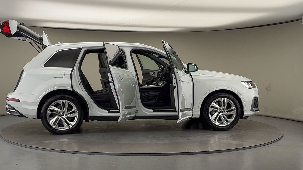 More views of Audi Q7