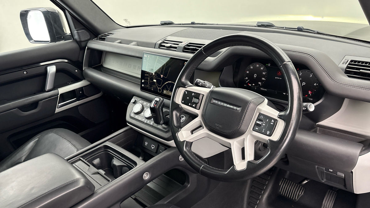 Land Rover Defender 110 Image 5