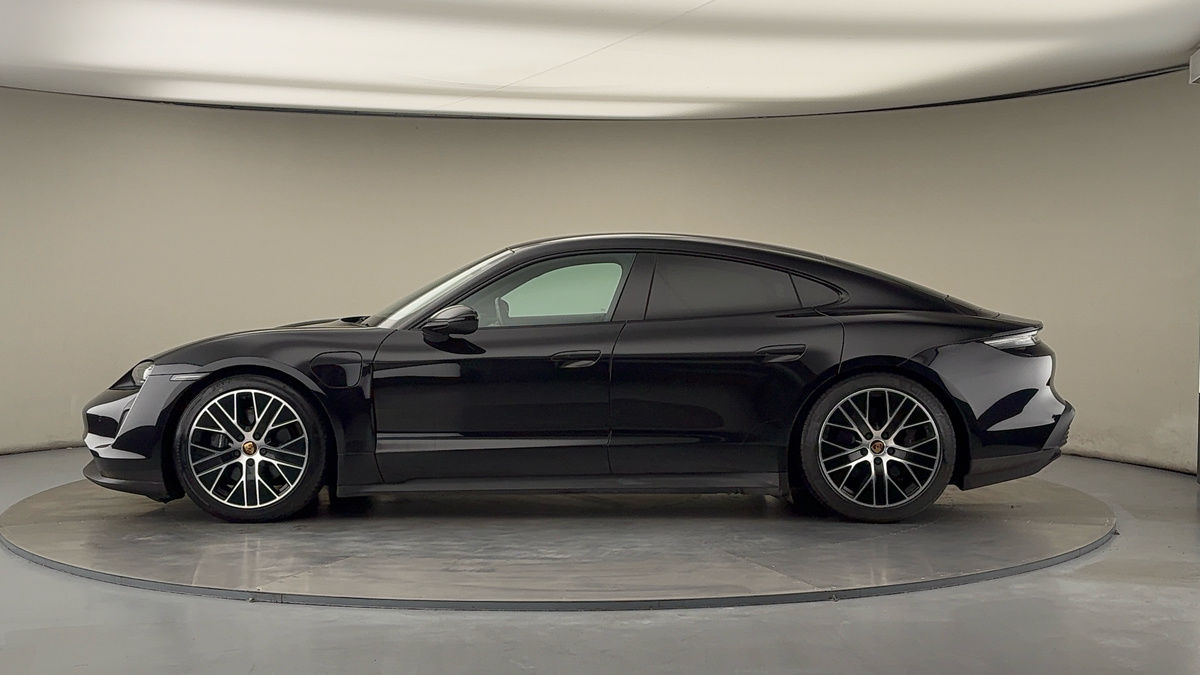 Porsche Taycan Image 15