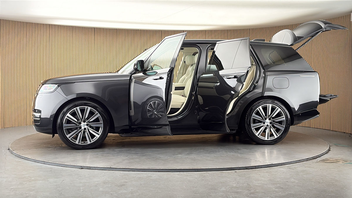 More views of Land Rover Range Rover