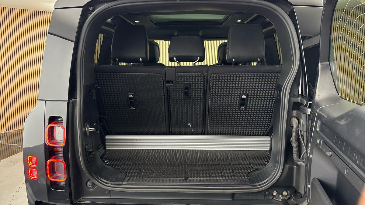 Land Rover Defender 90 Image 11