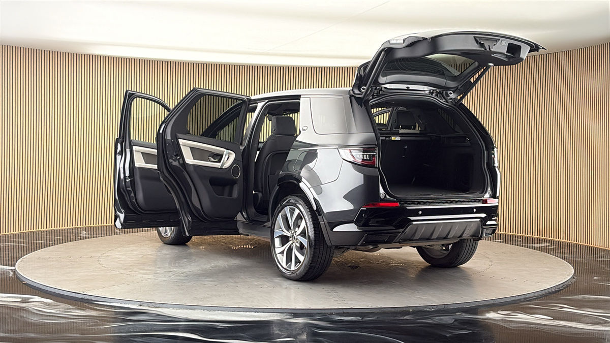 Land Rover Discovery Sport Image 23