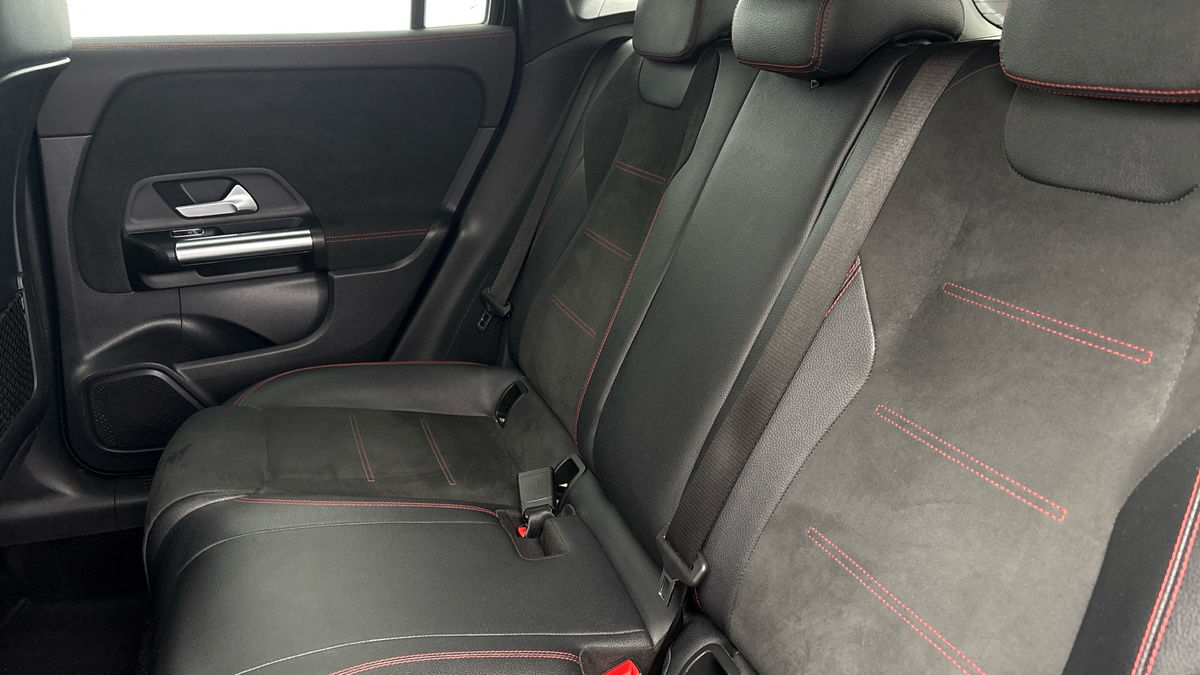 Mercedes-Benz GLA Image 8