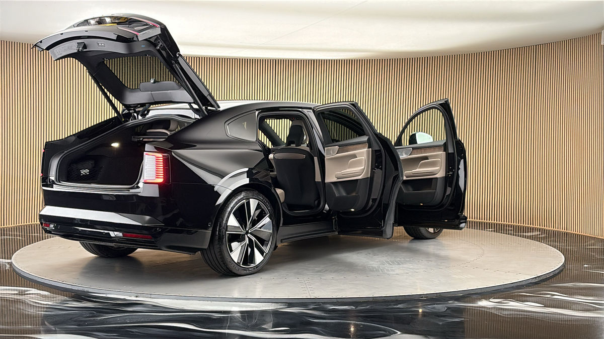 More views of Volvo ES90