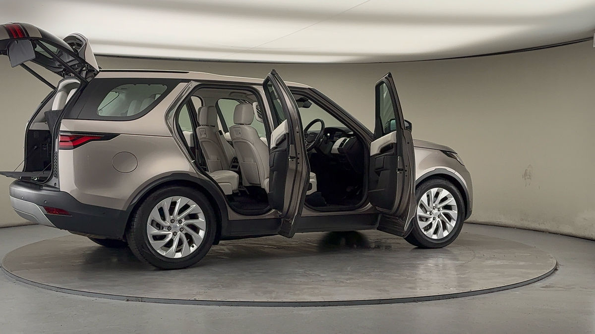 More views of Land Rover Discovery