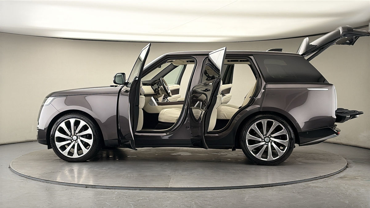 More views of Land Rover Range Rover