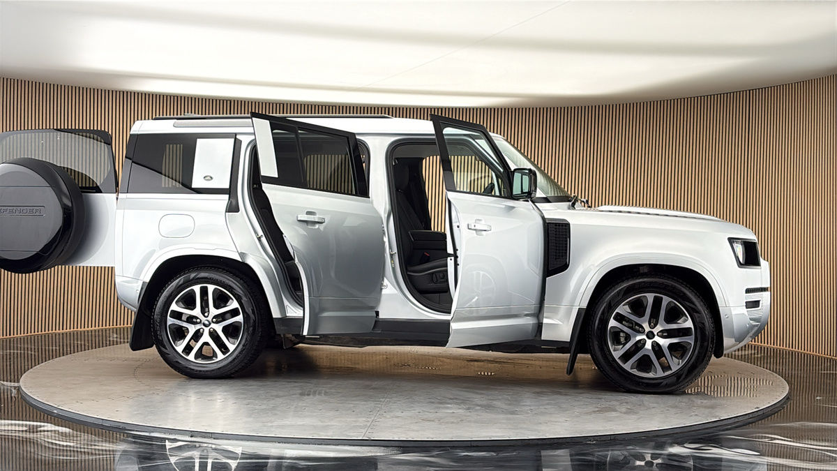 More views of Land Rover Defender 110