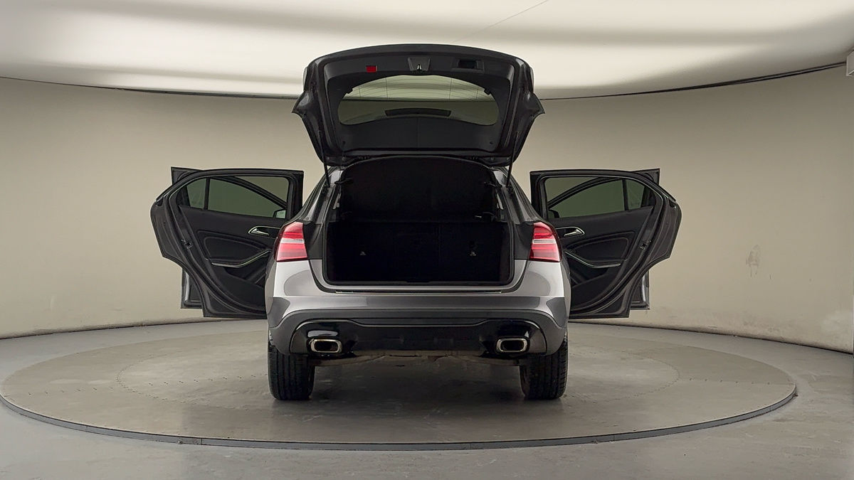 More views of Mercedes-Benz GLA