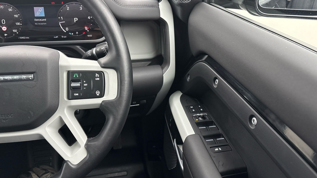 Land Rover Defender 110 Urban Image 26