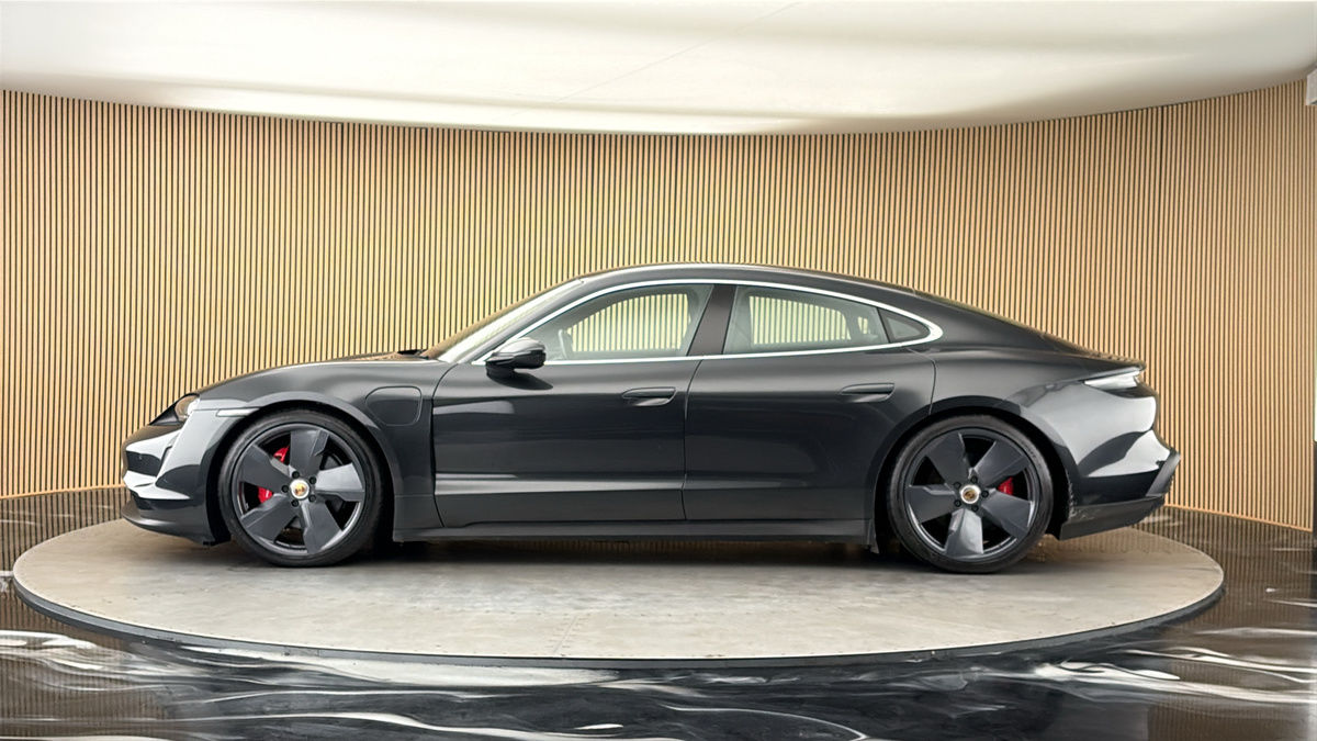 Porsche Taycan Image 16