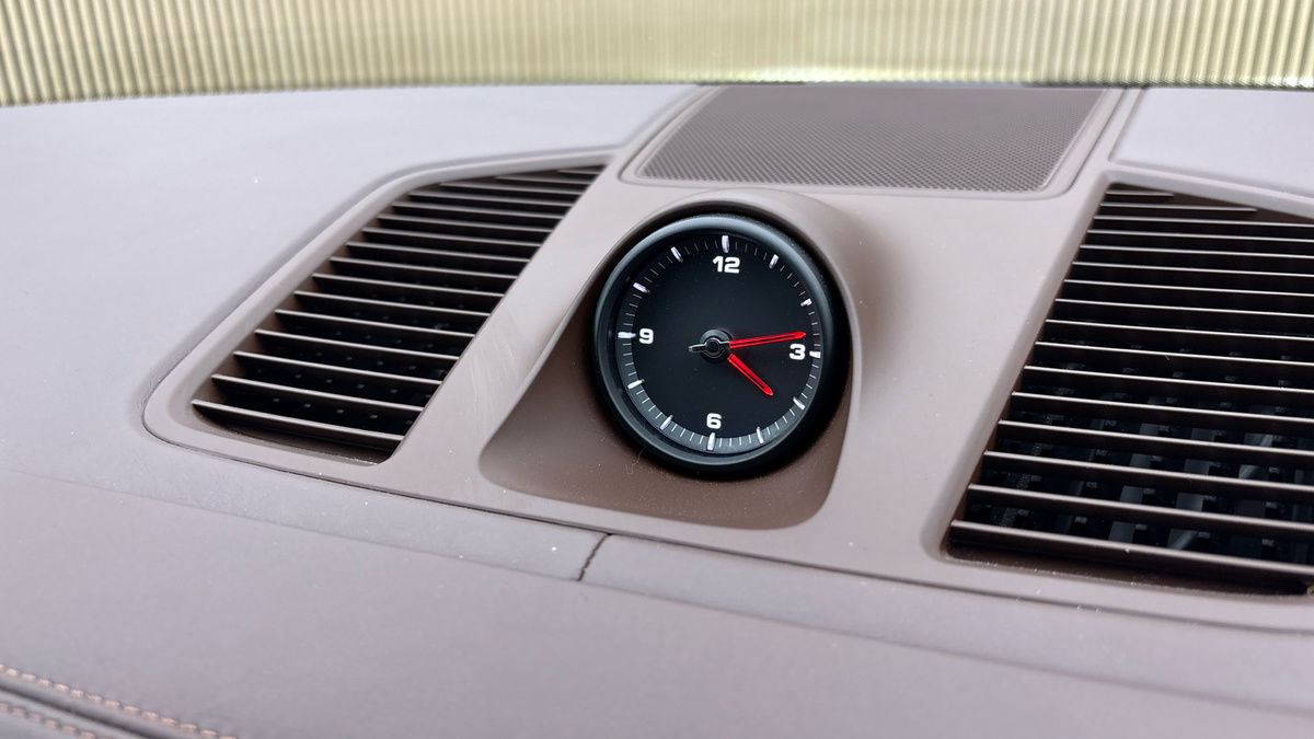 Porsche Cayenne Image 26