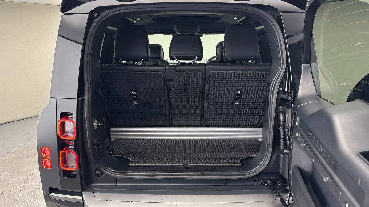 More views of Land Rover Defender 90