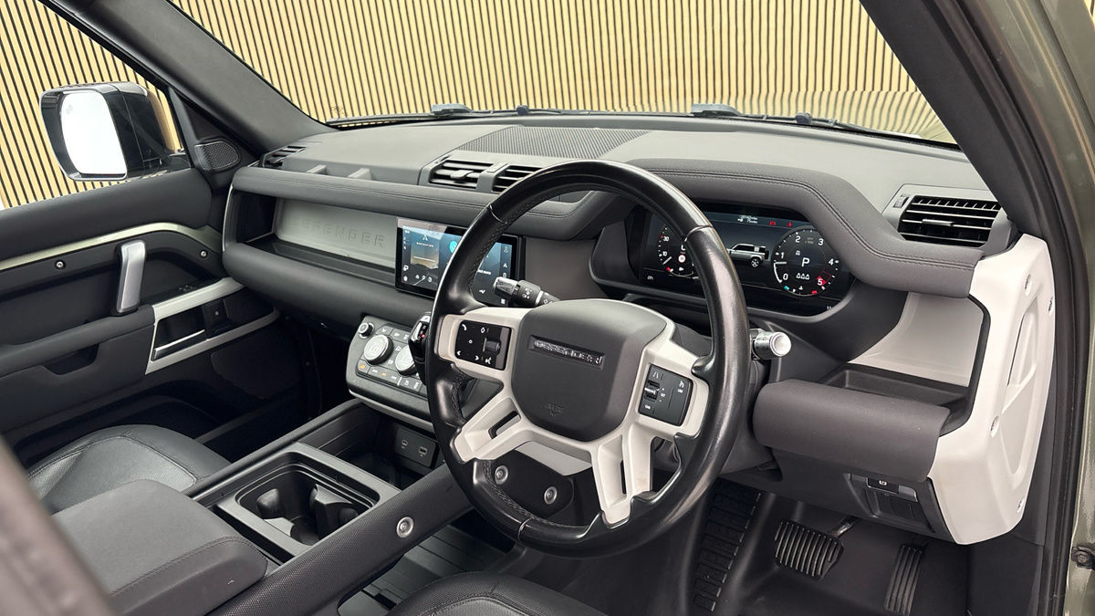 Land Rover Defender 110 Image 5