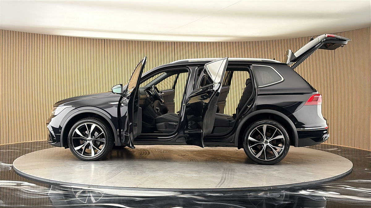 More views of Volkswagen Tiguan Allspace