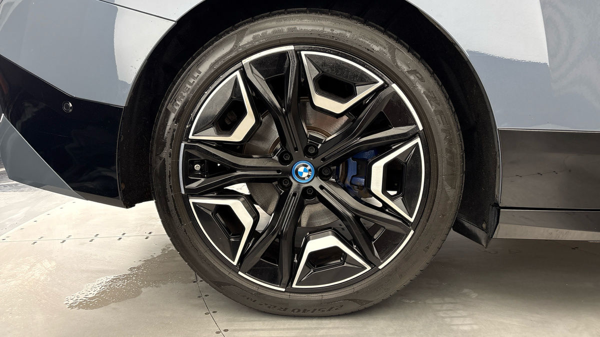 BMW iX Image 10