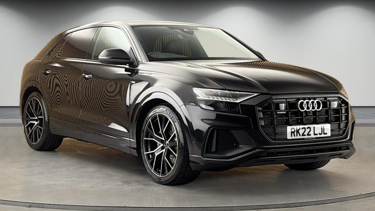 Audi Q8 Sticky Header Image