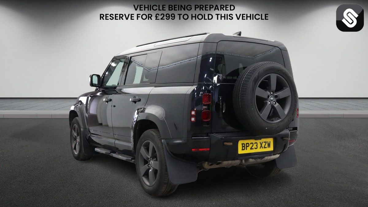 Land Rover Defender 110 Image 3