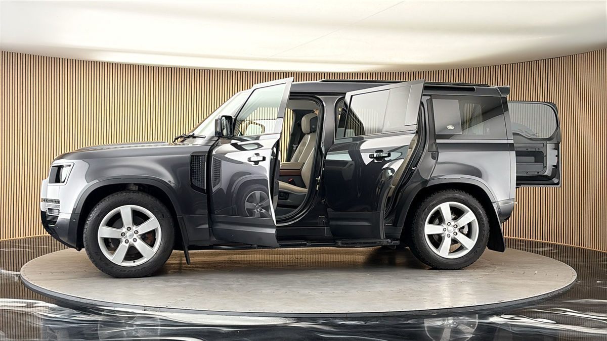 More views of Land Rover Defender 110
