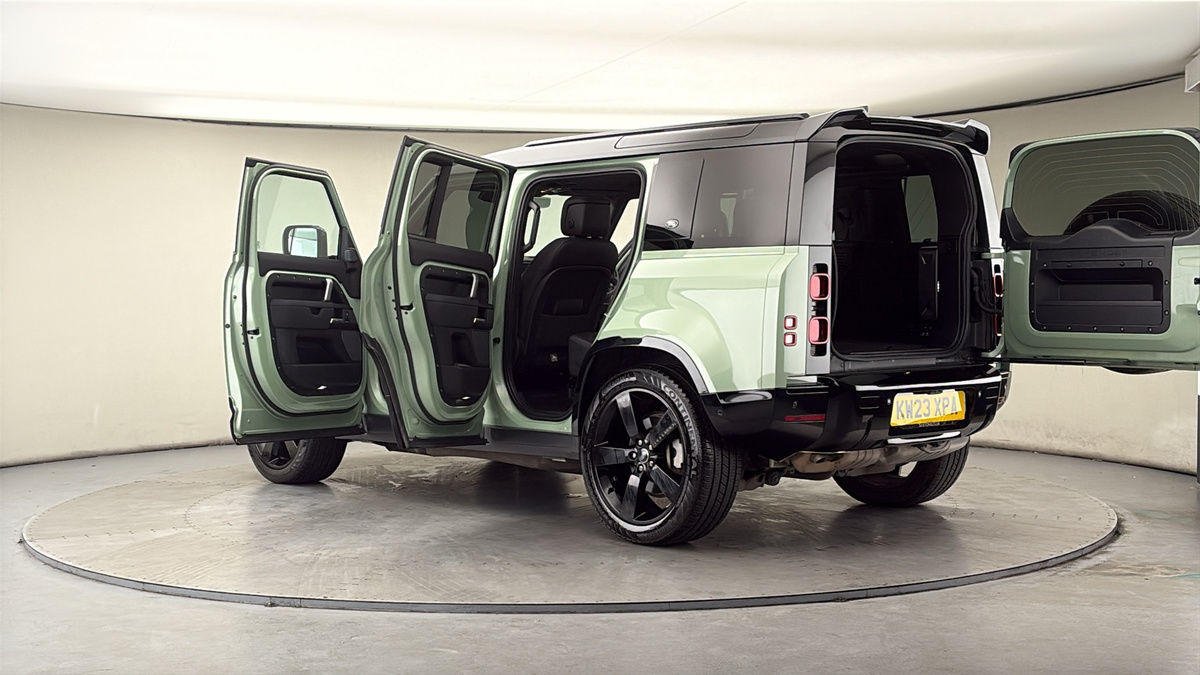 More views of Land Rover Defender 110
