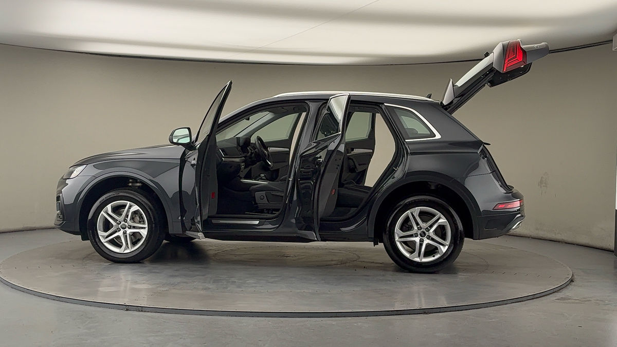 More views of Audi Q5