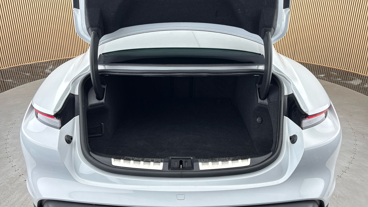 Porsche Taycan Image 11