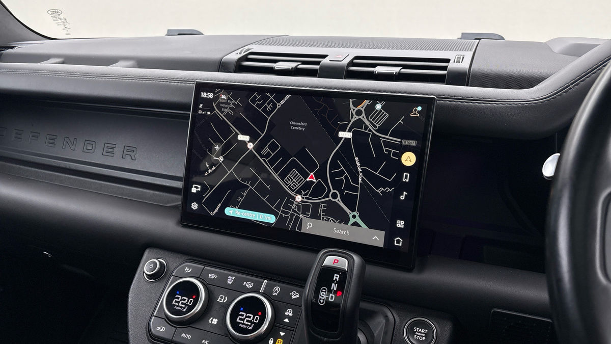 Land Rover Defender 130 Image 17