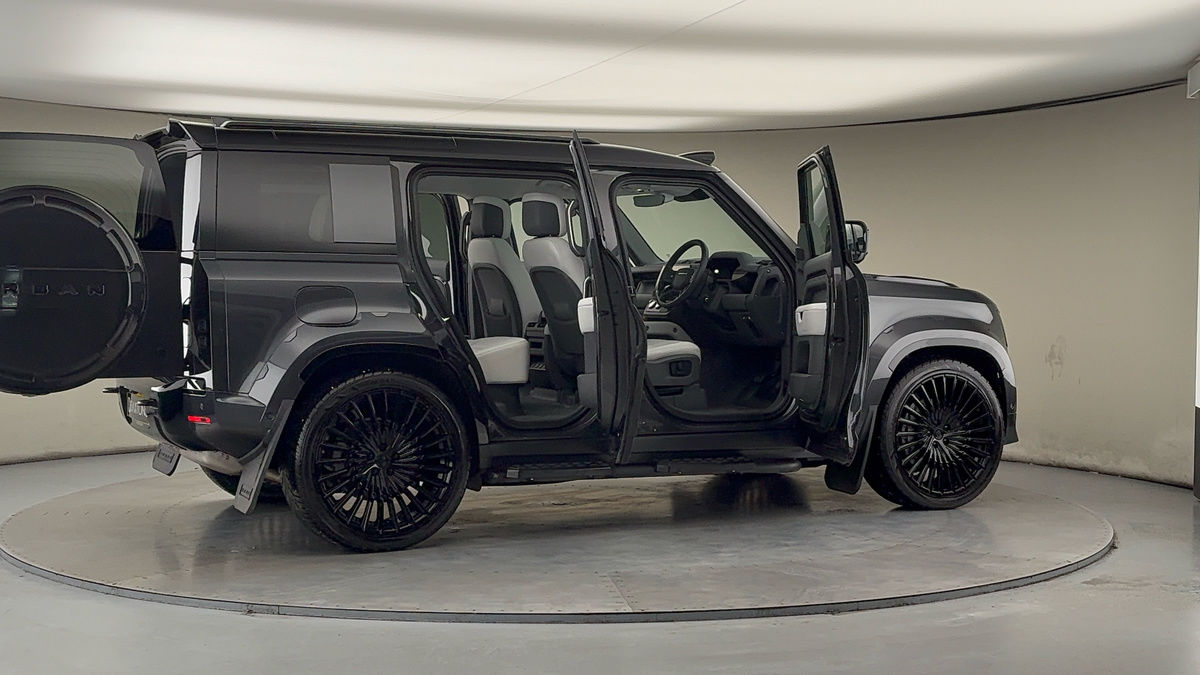 More views of Land Rover Defender 110