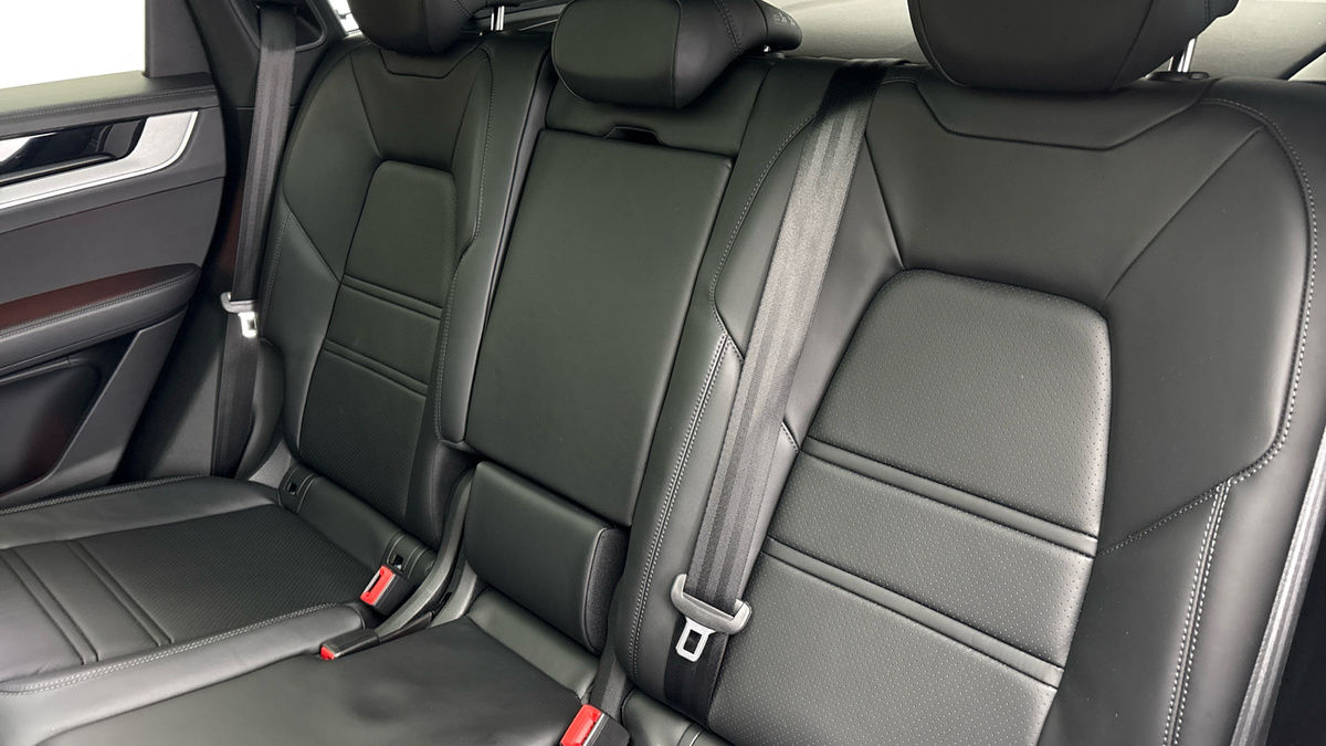 Porsche Cayenne Image 8