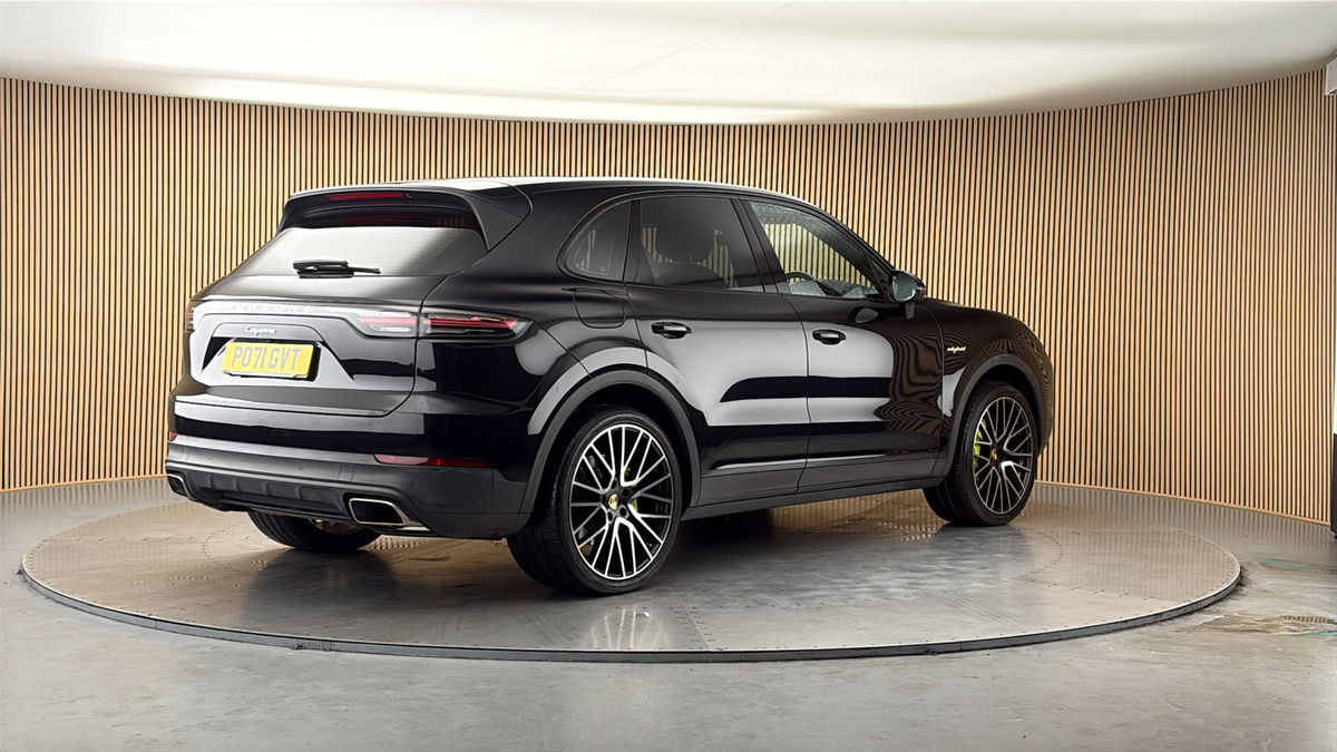 Porsche Cayenne Image 21