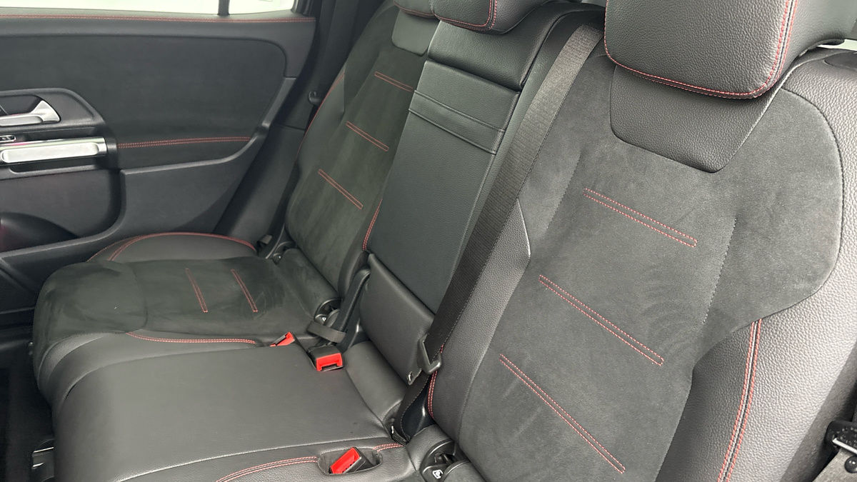 Mercedes-Benz GLB Image 8