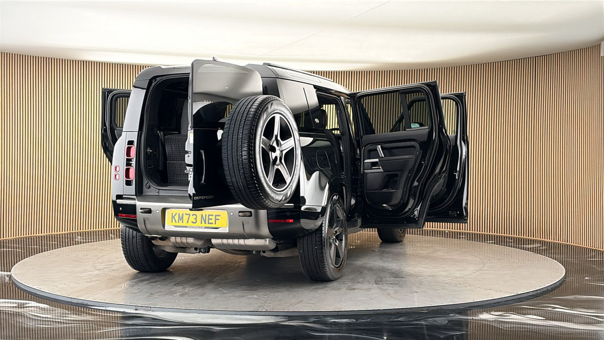 More views of Land Rover Defender 110