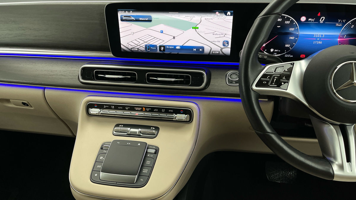 Mercedes-Benz V Class Image 13