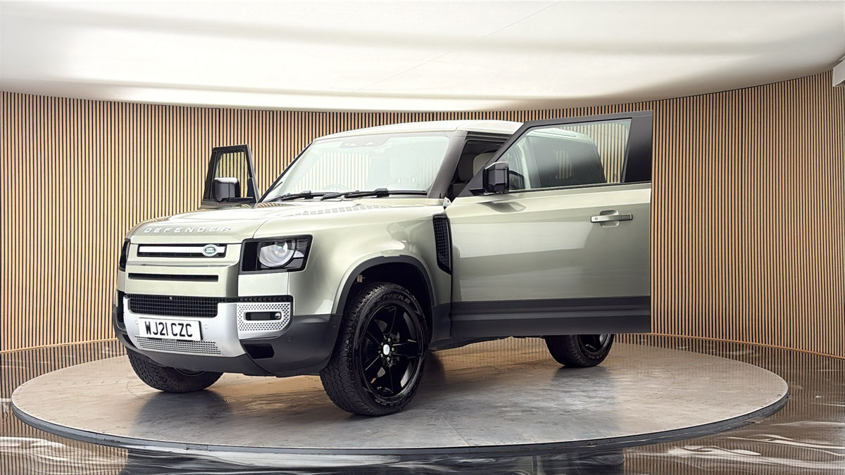 More views of Land Rover Defender 90