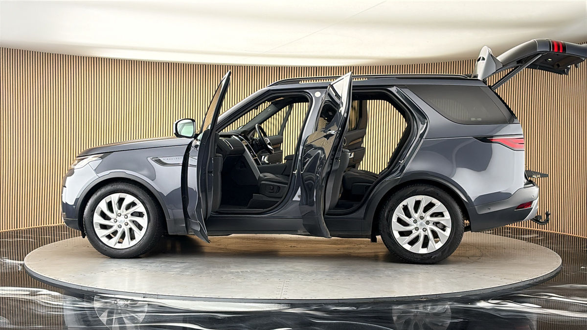 More views of Land Rover Discovery