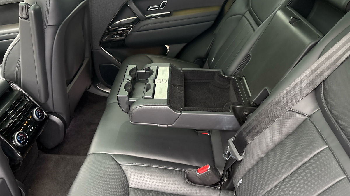Land Rover Range Rover Sport Image 9
