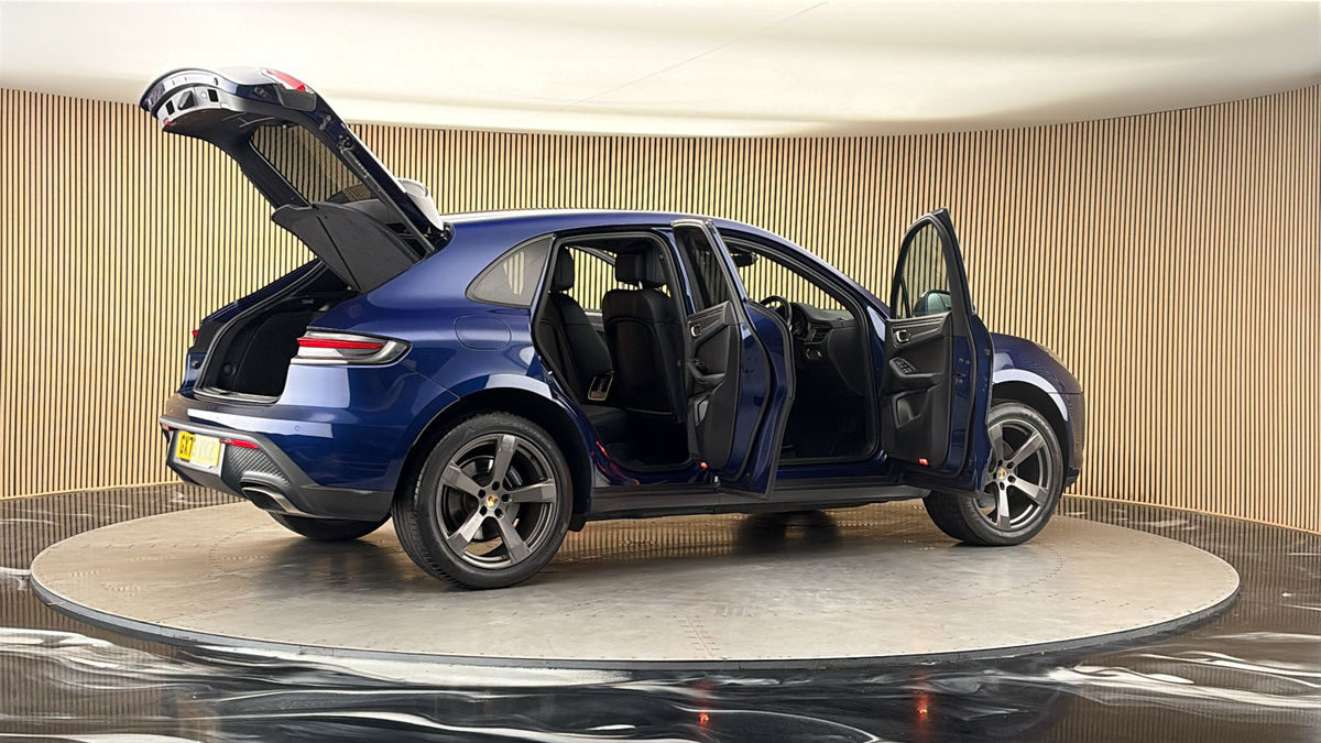 More views of Porsche Macan