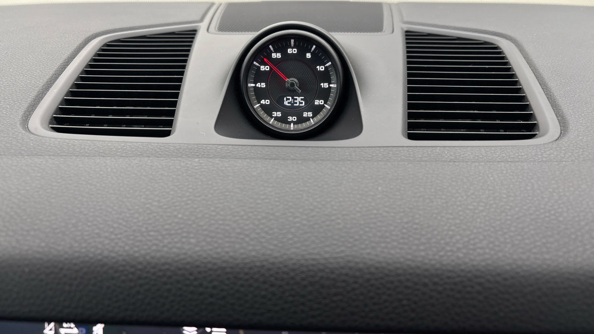 Porsche Cayenne Image 25